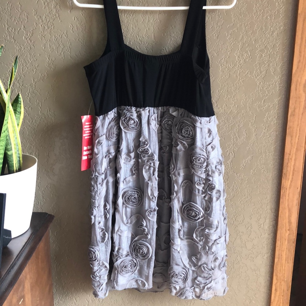Dress - Picture 4 of 5